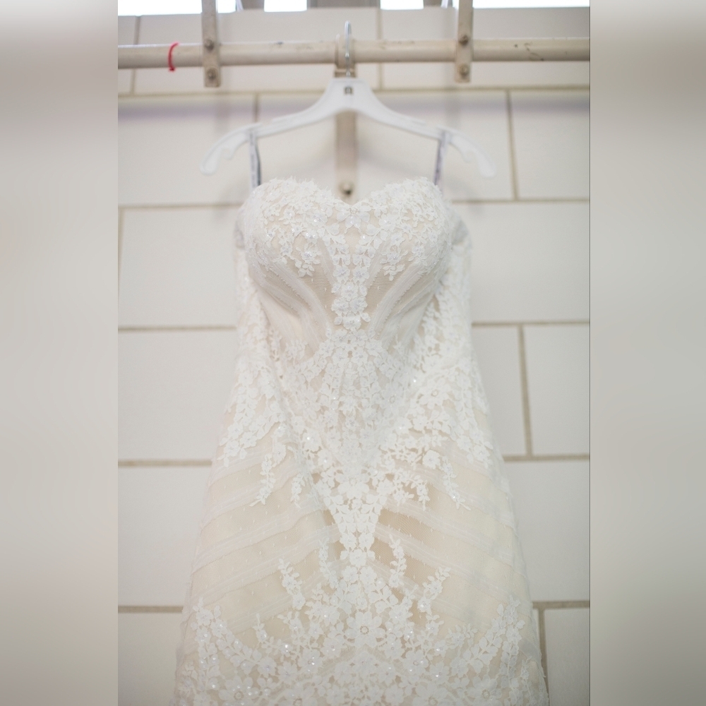 Matthew Christopher | Sophia Wedding Gown & Veil Size 14 - Picture 8 of 16